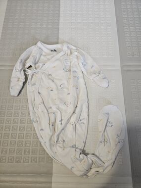 🔥 Bundle • 2/12 🔥White Baby Gown with Cloud & Moon Print